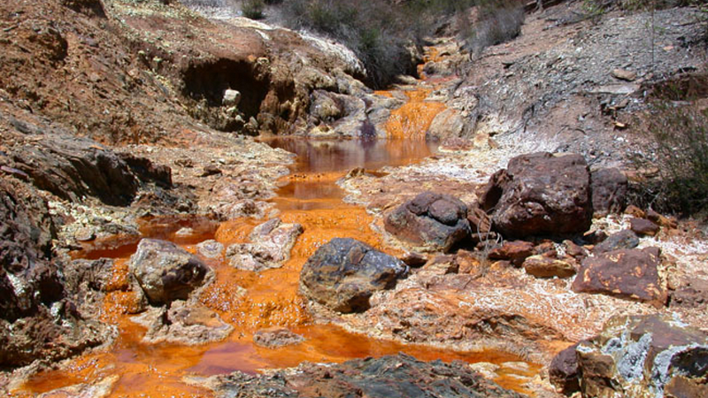 A stunning view of the Rio Tinto River under the sun.